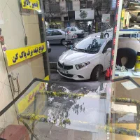 شیشه اتومبیل ترمیم و نصب گارانتی طلایی
