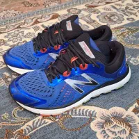 کفش کتانی تمیز در حد