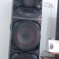 اسپیکر تک غول‌پیکر خانگی