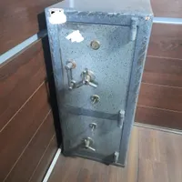 گاو صندوق بهادر صنعت