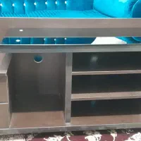 میز تلویزیون نسبتا بزرگ