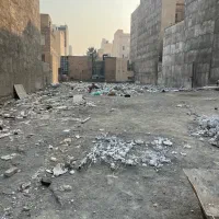 زمین بر خیابان پیروزی