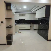آپارتمان بالا ویلایی طبقه یک