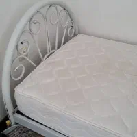 دو عددتخت خواب یک نفره همراه با خوشخواب