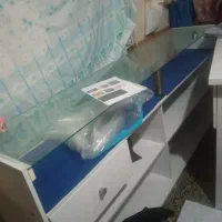 دو عدد ویترین و میز