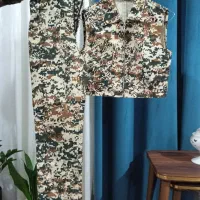 پوشاک|لباس|آشخانه, |دیوار