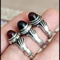 انگشتر نقره دست دلبر کهنه