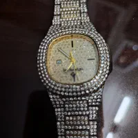 ساعت تمام نگین زیبا به فروش میرسد