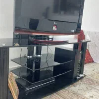 ال سی دی ۳۲ اینچ ال جی اصل کره با میز با هم|تلویزیون و پروژکتور|مشهد, سرافرازان|دیوار