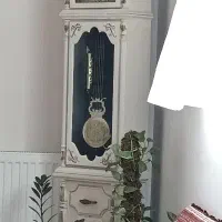 ساعت ایستاده سفید