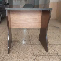 میز مطالعه و کامپیوتر