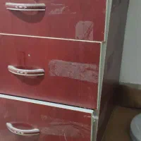 میز کامپیوتر تمیز و مستحکم