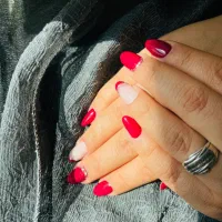 کاشت وترمیم ناخن