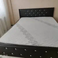 تخت دونفره فلزی کاملا سالم با دوعدد کفی چوبی محکم