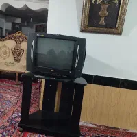 تلویزیون ۲۱اینچ الجی،میز چوب
