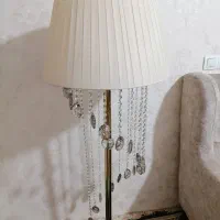 آباژور ایستاده