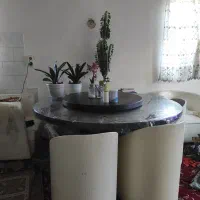 ست مبل 6نفزه چرم بامیزنهارخوری گرد