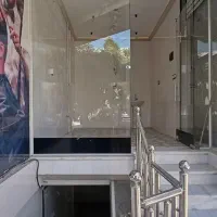 مغازه-تجاری-بر-خیابان-اصلی