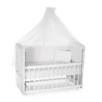 تخت کنار مادر بزرگ