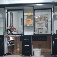 ویترین آرایشگاه.