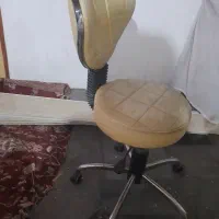 یک عدد سرشور.یک عدد صندلی چرخ دار|آرایشگاه و سالن‌های زیبایی|رشت, شالکو|دیوار