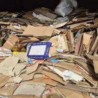 خرید کارتن ضایعات و‌کاغذ باطله و فلزات