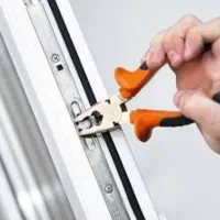 مونتاژ کار خانم