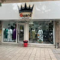 مدیر فروشگاه و فروشنده خانم