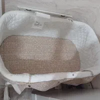 تخت کنار مادر