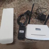 یک عدد رادیوnanostation m5 ویک عدد مودم روترnetis