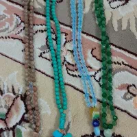 تعدادی تسبیح سنگ.سکه شاهی واسلامی.اسکناس شاهی