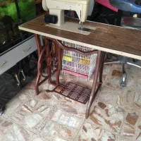 میز آهنی و چرخ خیاطی قدیمی سینگر چند کاره کلکسیونی