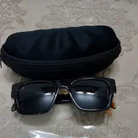 عینک آفتابی به همراه کیف و دستمال عینک