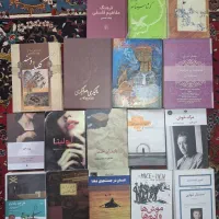 چندین جلد کتاب شعر و تاریخی و رمان و فلسفی و مشهور