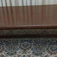 1عدد میز چوبی قهوای جنس چوب گردو
