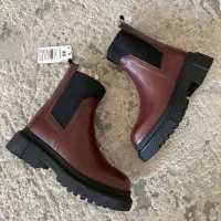 تعدادی چادر مجلسی، بوت، کفش ،توستر