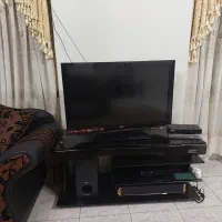 تلویزیون ال سی دی با میز شیشه ای