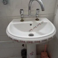 روشویی به همراه شیرآلات