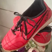 کتونی فوتبال