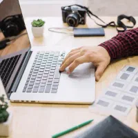 نیازمند یک خانم مسلط به فضای مجازی (سوال مدیا)