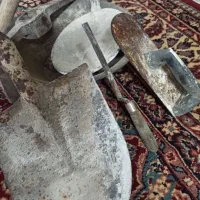 تعدادی ابزار بنایی ( فرغون بیل کلنگ ماله|مصالح و تجهیزات ساختمان|جهرم, |دیوار