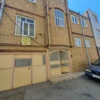 خانه دو طبقه با صفا (در بهترین جای شهر)