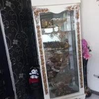بوفه فقط بوفه بفروش می‌رسد نه وسایل توش