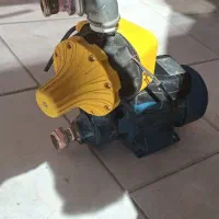 پمپ آب و اتومات درحد نو با لوله برای مصرف کننده