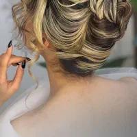 ۳۰٪اف شنیون میکاپ