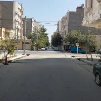 حاشیه عدل ورودی مستقل با حیاط (بین فرهنگ و معلم