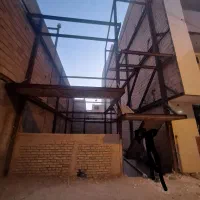 یک قطعه زمین 90متری با3طبقه اسکلت