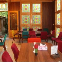 درب و پنجره چوبی شیشه رنگی دکوراتیو