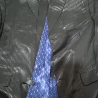 کت و شلوار همراه با جلیقه و کراوات