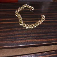 گردن بند ودست بند فروشی هست کسی خواست در خدمتم